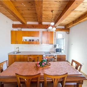 2 Bedroom Apartment with 2 Shared Pools, sleeps 4